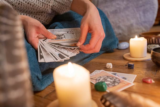 Kartenlegen im modernen gesellschaftlichen Kontext