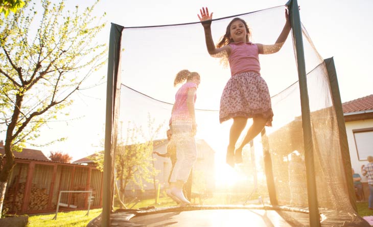 Trampolin im Garten