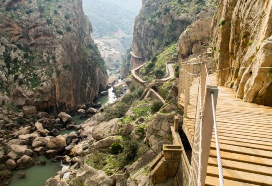 Die gefährlichsten Wanderwege der Welt