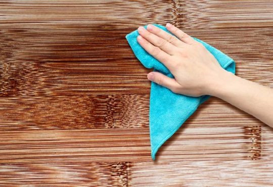 Flecken auf dem Tisch