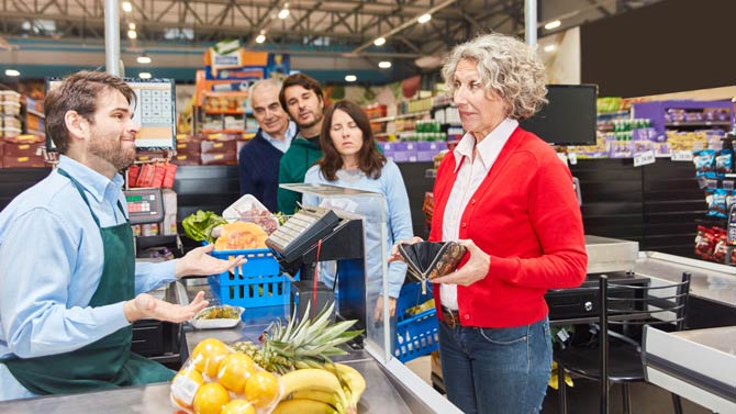 Warten im Supermarkt