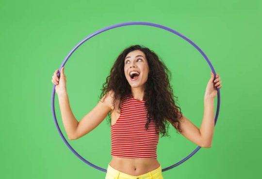 Workout mit Hula Hoop-Reifen