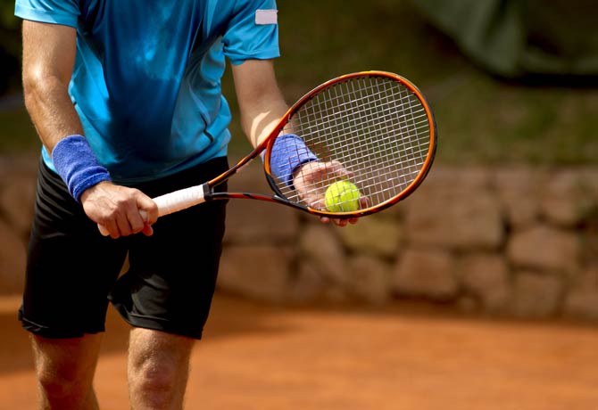 Tennis bei Rückenschmerzen nur bedingt geeignet