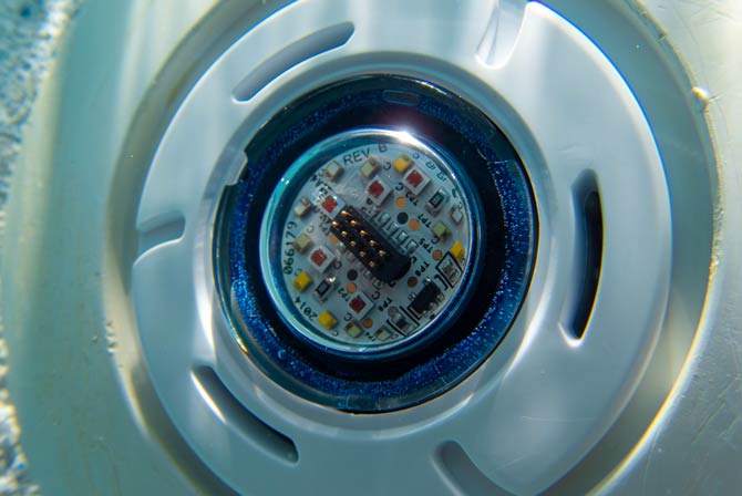 LED-Beleuchtung im Pool
