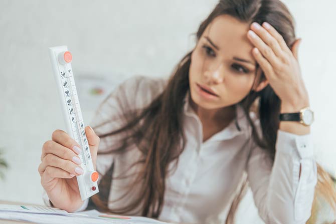 Zur Sommerzeit herrscht in Innenräumen oftmals ein unerträgliches Klima vor
