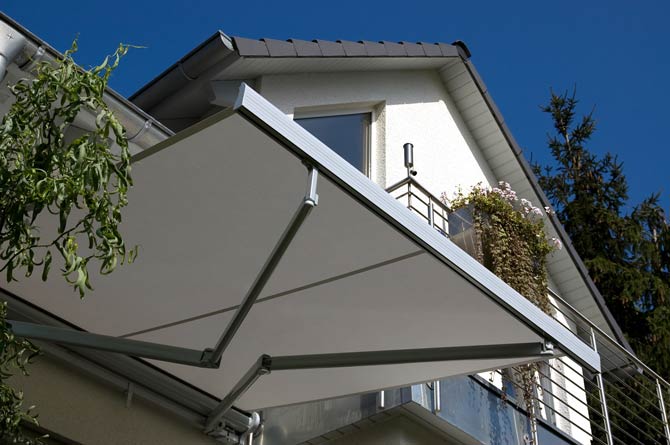 Sun protection solution awning