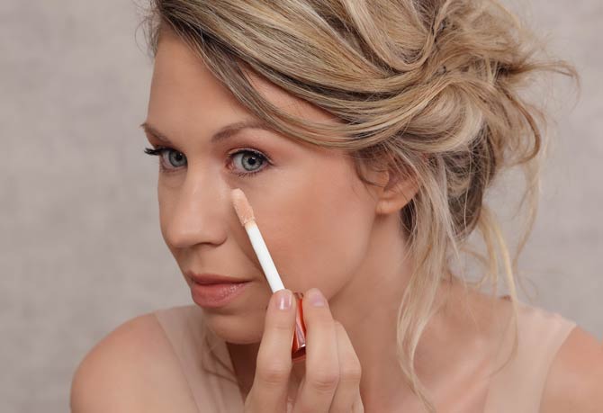 Make-Up oder Concealer zur Abdeckung