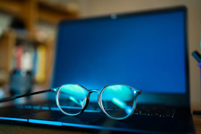 Blaulichtfilter-Brillen sind nicht automatisch Bildschirm-Arbeitsbrillen