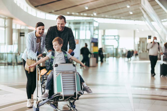 Flughafen Familie mit Kind