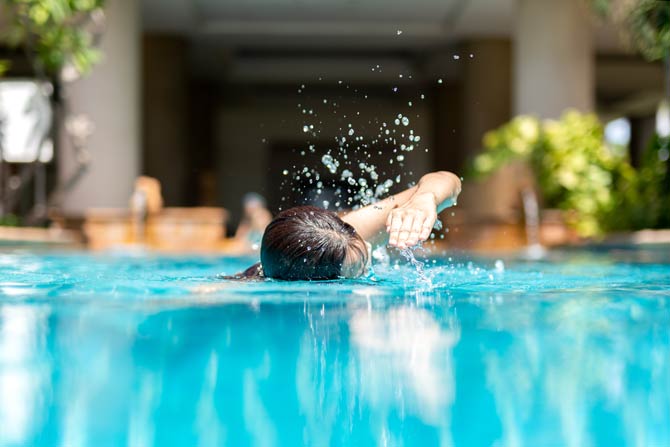 Schwimmen im Pool