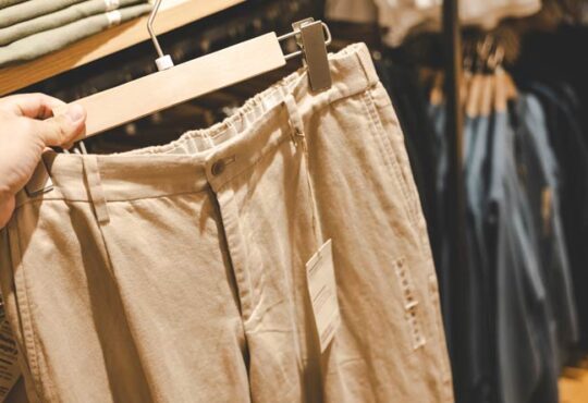 Chinos als modischer Begleiter für den Herbst