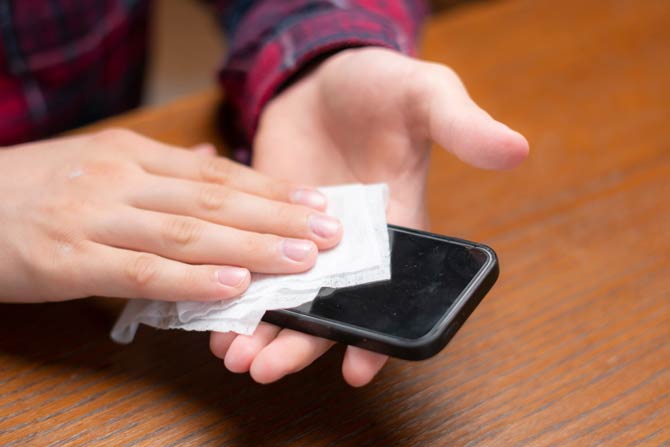 Mangelnde Hygiene beim Smartphone